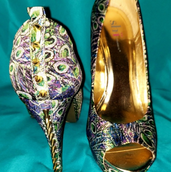 Shoes - Picture 7 of 8